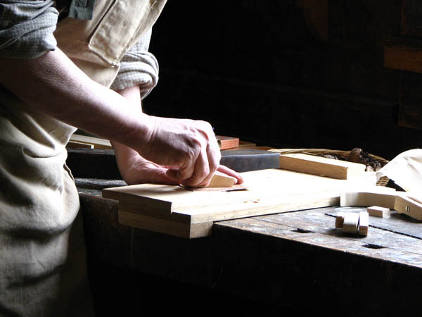 Ofrecemos un servicio de <strong>carpintería  de madera y ebanistería en Alió</strong> adaptado a las necesidades del <strong>cliente</strong>.